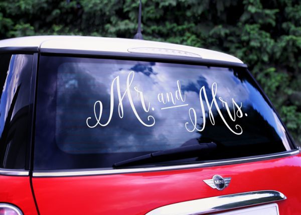Nálepka na auto Mr. and Mrs.